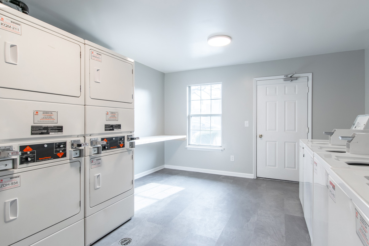 Laundry room with windows and multiple machines